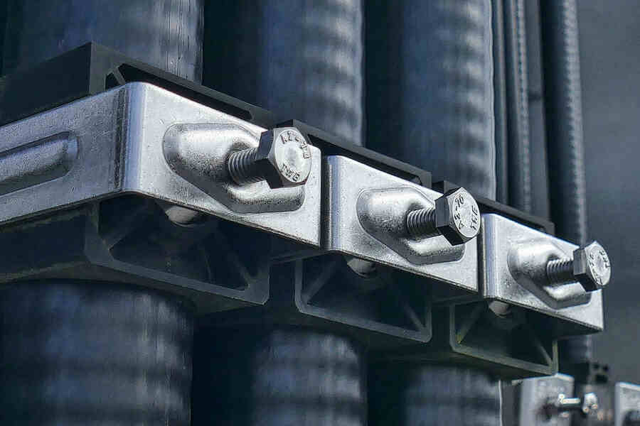 stainless-steel-screws-in-aluminum