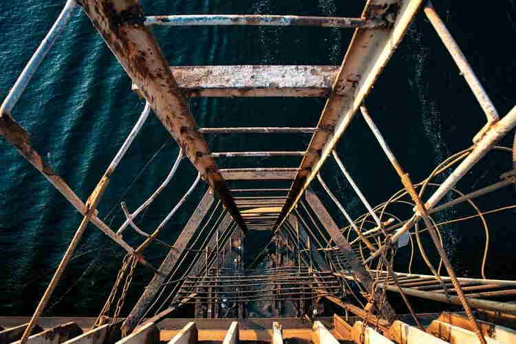 underwater-ladder